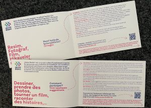 Zu sehen sind zwei Flyer des Nachbarschaftsgespräches "Unsere Braike" in Nürtingen. Die Flyer sind einmal in Türkisch und einmal in Französisch verfasst.