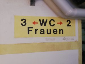 WC-Beschilderung, Projektbesuch Stuttgart Feuerbach