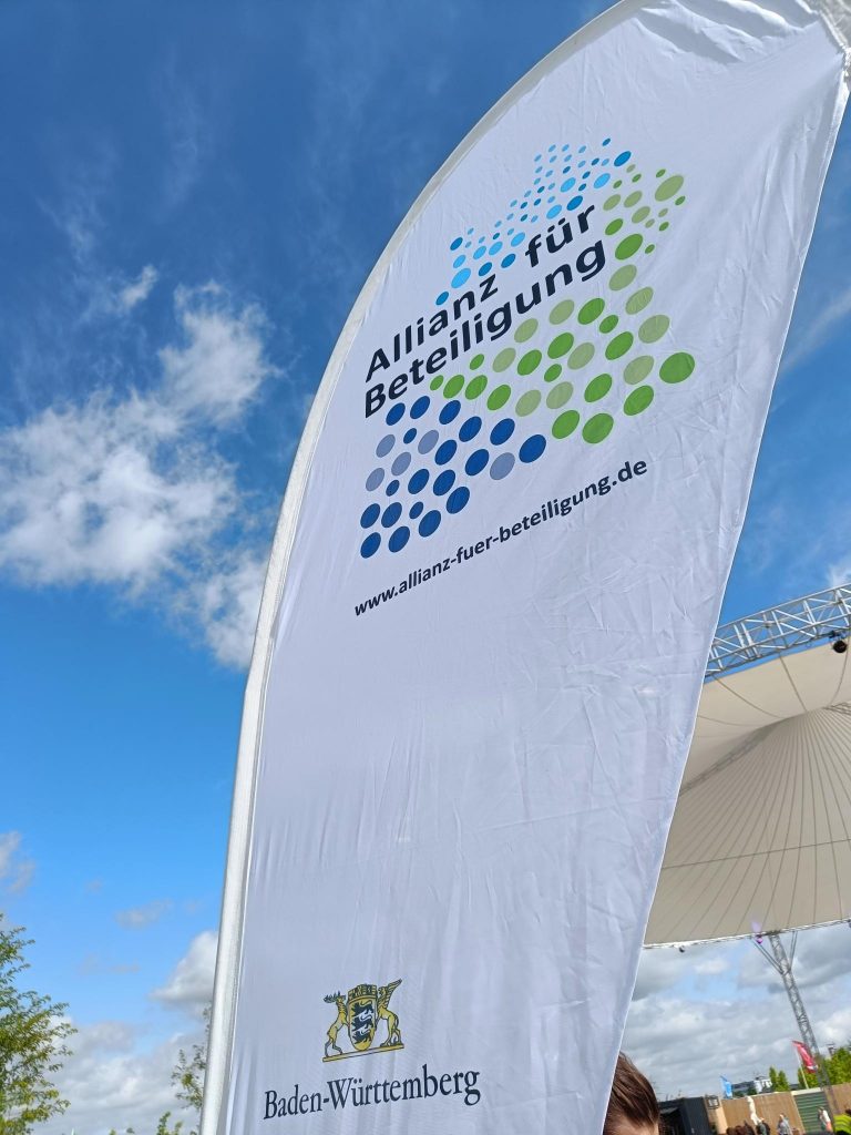 Allianz für Beteiligung Beachflag, aufgenommen am Landesseniorentag 2023 in Mannheim.