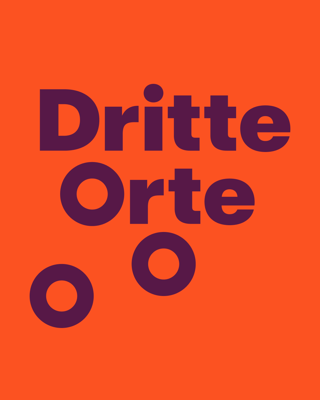 Auf diesem Bild ist das Beispielbild der Kampagne "Dritte Orte" abgelegt. Es beinhaltet den Schriftzug "Dritte Orte" in lila Farbe auf orangenem Hintergrund, unterlegt mit zwei dicken Kreisen in lila.